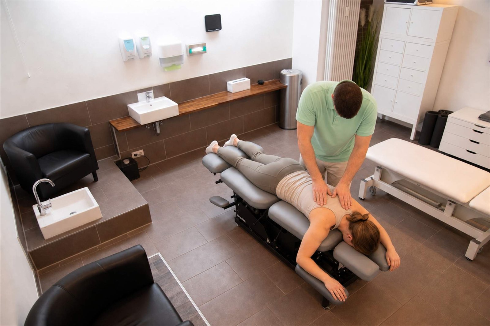 Behandlung in der Praxis Chiropraktik OWL